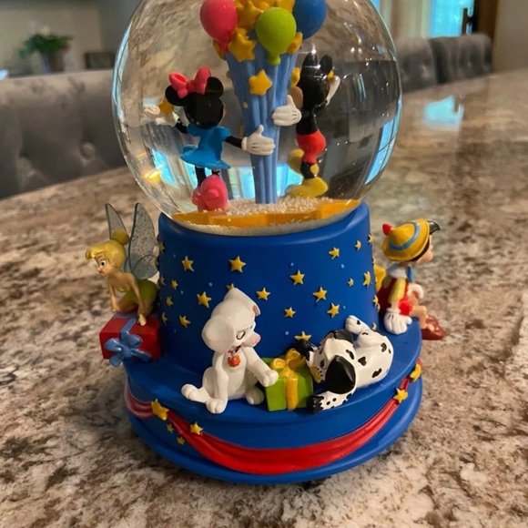 Disney vintage collectible snow globe - Picture 2 of 3